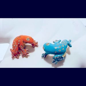 Joan Rivers Classic Collection Set of Two Magnetic Enamel Frog Brooches